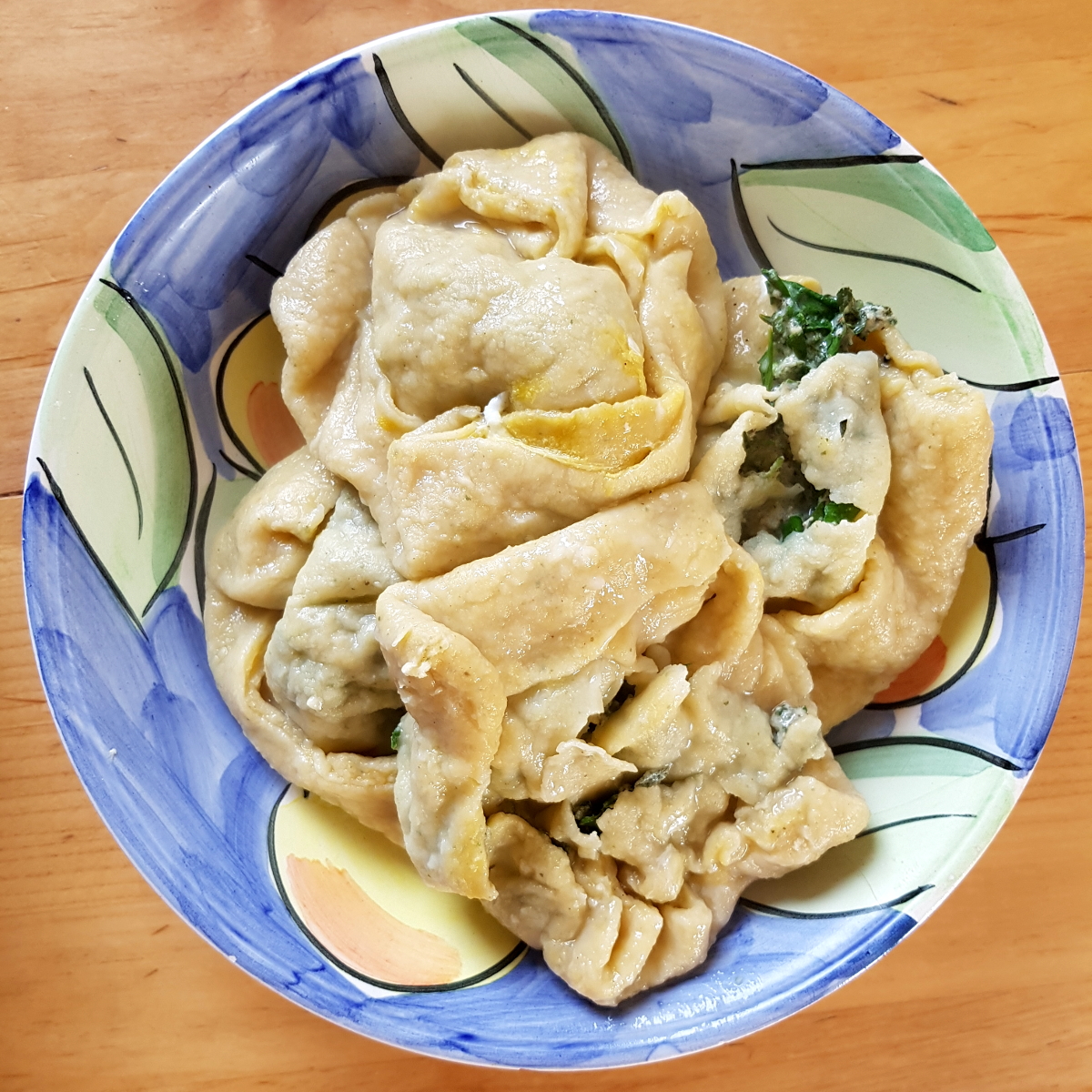 Ravioli mit Wildkräuter-Füllung aus dem Garten Ravioli mit Wildkräuter-Füllung aus dem Garten